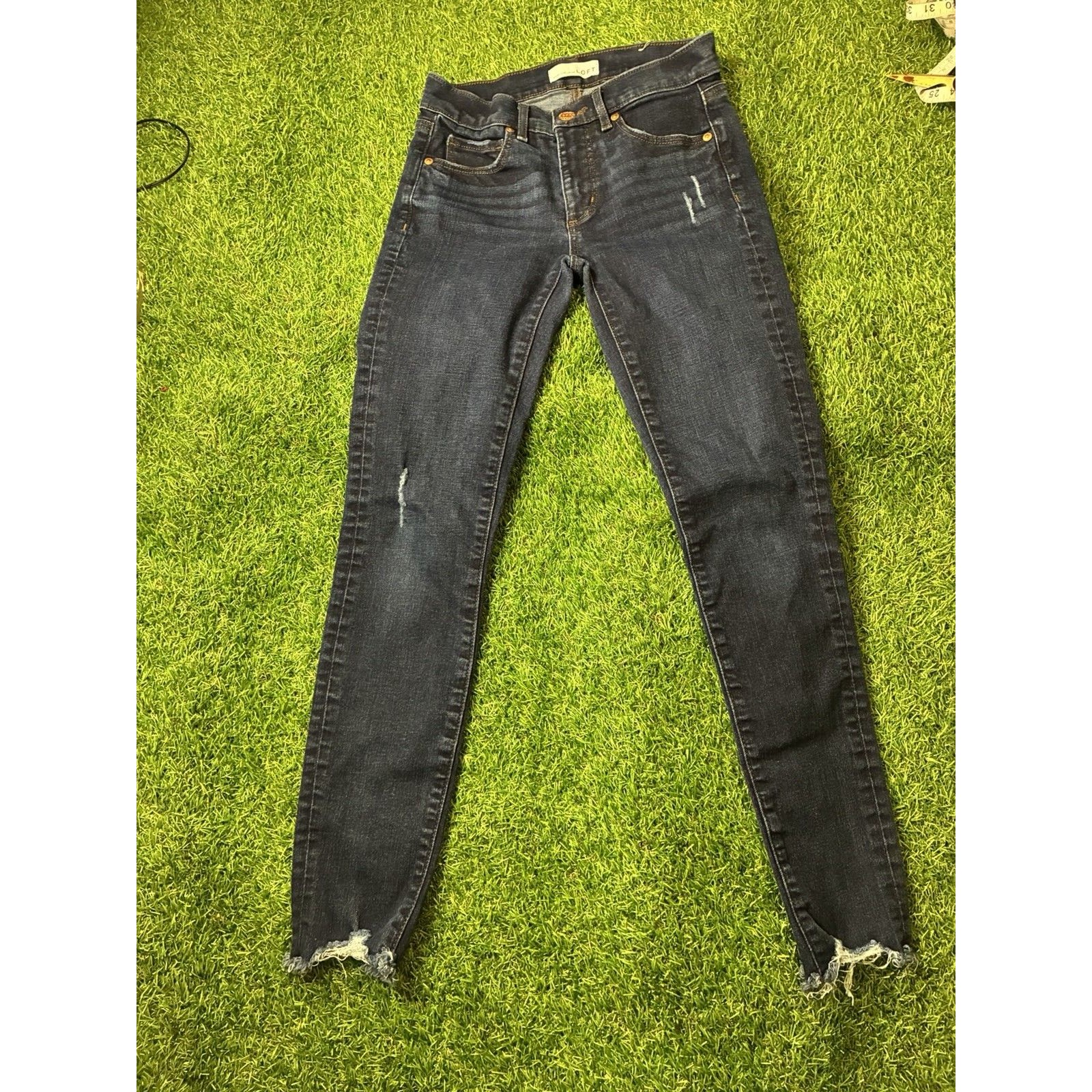 Loft Modern Skinny Jeans Women’s 24/00 Dark Wash Raw Hem Distressed Stretch